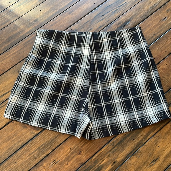 Chic Black and White Plaid Skort - Picture 3 of 3
